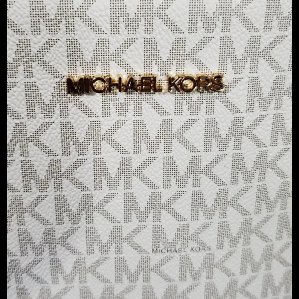 Michael Kors Jet Set Travel Bag